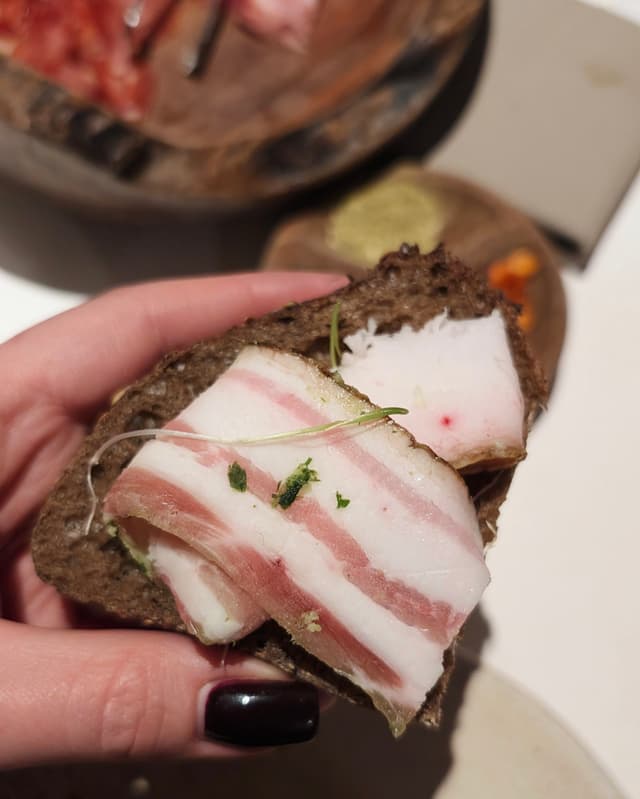 Dzimšanas dienas salo